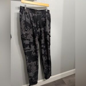 Vanquish utility black camo tapered cargo pants